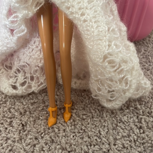 💜Barbie Doll in crochet dress & Cape - Picture 6 of 7